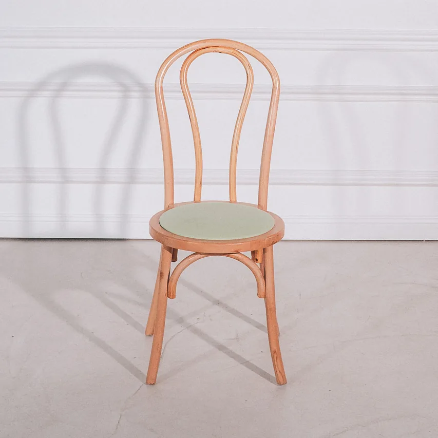 Bentwood Chair Grün mit grünem Sitzpolster, von vorn.