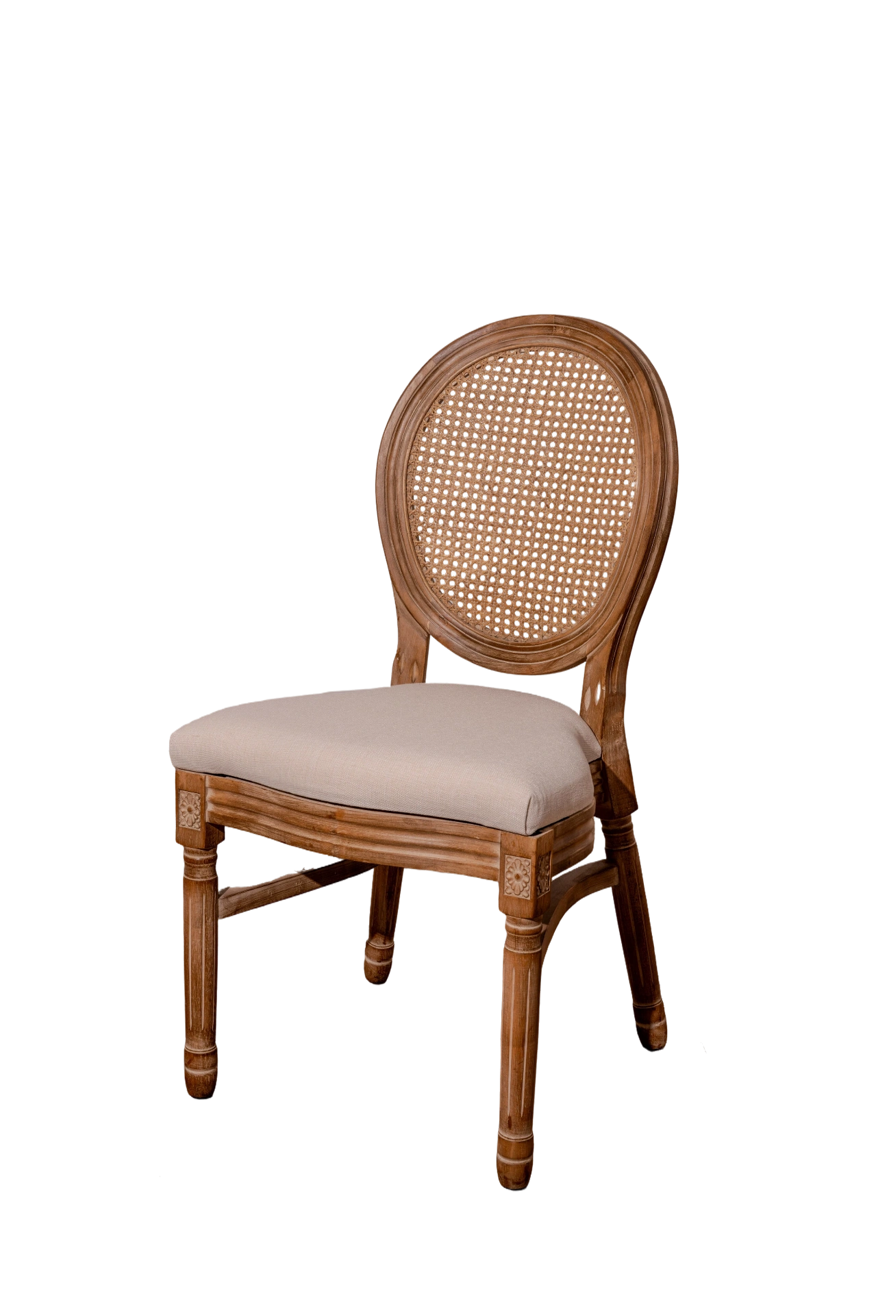 Louis Chair Natur, leicht schräge Ansicht — gedrechselte Beine und florale Schnitzdetails
